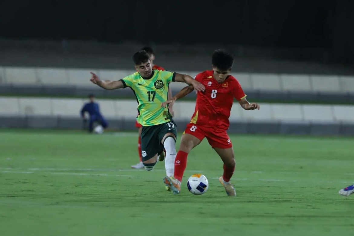 U17 Việt Nam và U17 Australia tạo ra thế trận giằng co. (Ảnh: VFF)
