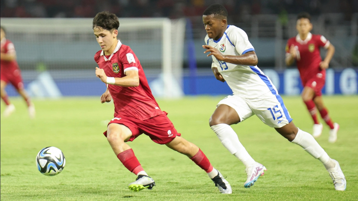 Amar Brkic (áo đỏ) - cầu thủ gốc Đức trong thành phần U19 Indonesia. (Ảnh: PSSI). 