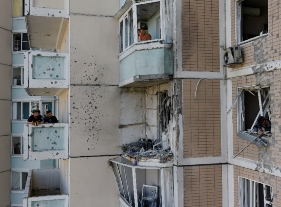 Các toà nhà bị hư hại sau vụ tấn công. Ảnh: Reuters