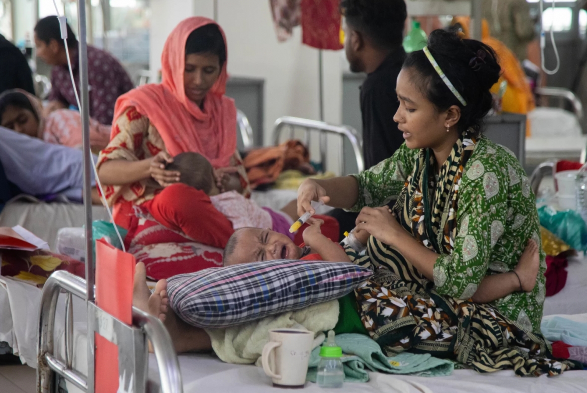 Bangladesh tiếp tục ghi nhận thêm nhiều ca tử vong liên quan đến bệnh sởi trong bối cảnh dịch bệnh lan rộng trên khắp cả nước. (Ảnh: NPR)
