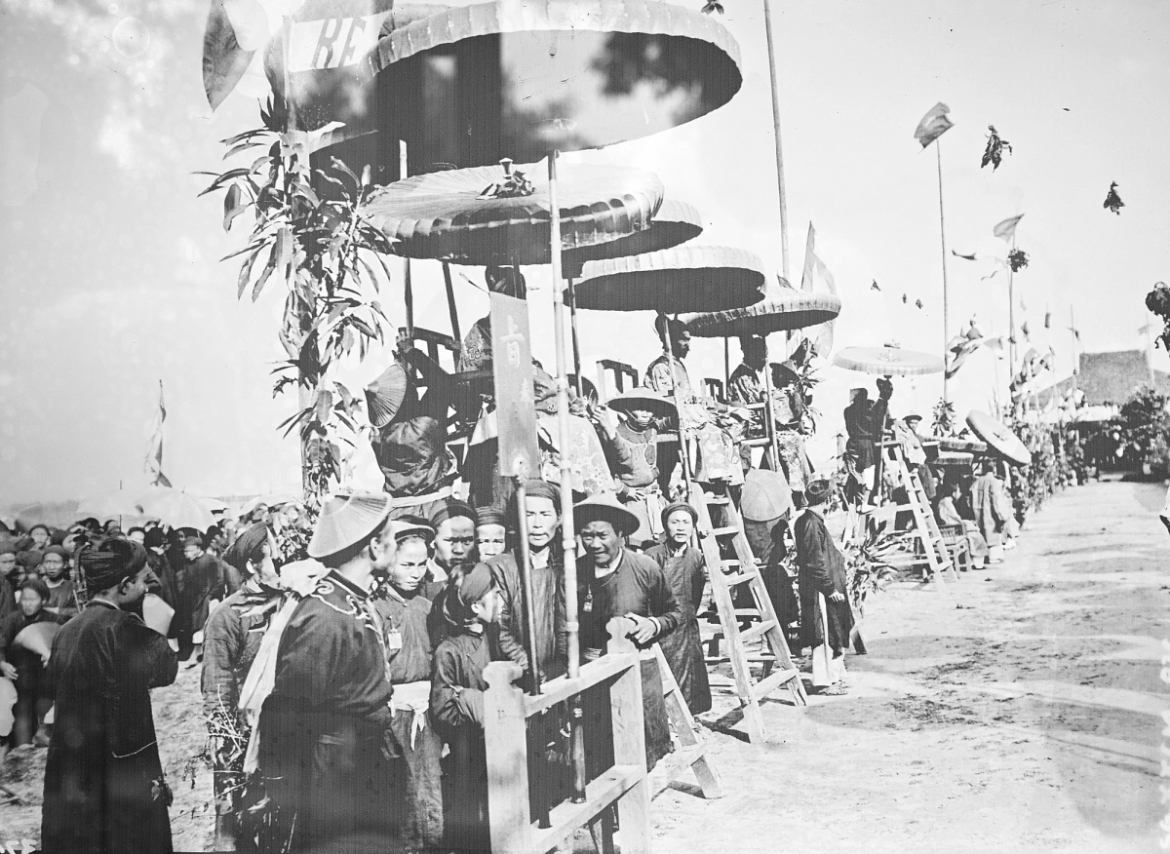 Khoa thi Hương Đinh Dậu năm 1897 tại trường Hà Nam (Nam Định) được xem là một trong những kỳ thi được ghi nhận bằng hình ảnh đầy đủ nhất của nền khoa cử Việt Nam cuối thế kỷ XIX.