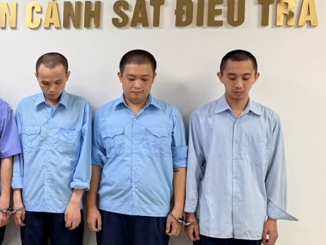 Nhóm đối tượng sau khi bị bắt.
