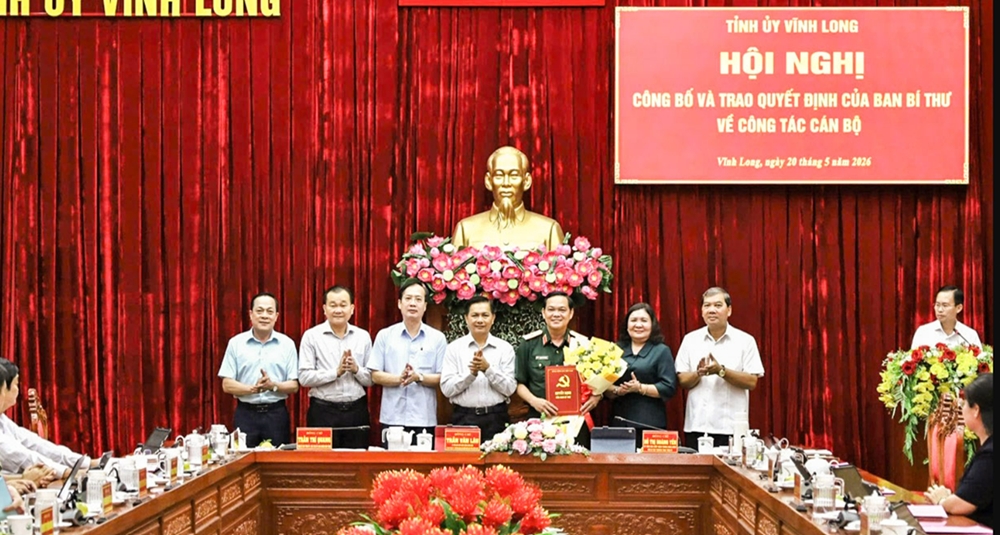Ban Thường vụ Tỉnh ủy Vĩnh Long chúc mừng đồng chí Thiếu tướng Phạm Văn Thanh
