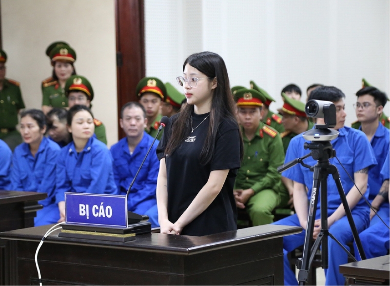 Triệu Thị Hoài Thương sau khi được tại ngoại đã có mặt tại toà.