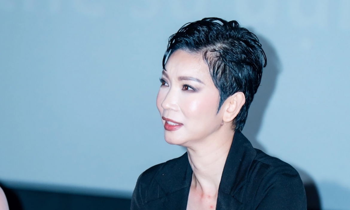Xuân Lan cho biết vợ chồng cô thiệt hại hàng chục tỷ đồng sau hai dự án điện ảnh thất bại, nhưng may mắn có bố mẹ đứng sau hỗ trợ vật chất lẫn tinh thần. Cô tiết lộ, bố mẹ đã bán tài sản giúp Xuân Lan khi cô thua lỗ 30 tỷ đồng.