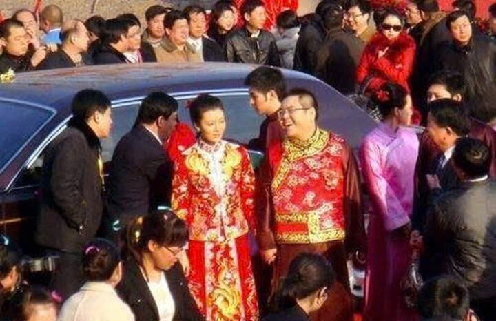 Cuộc hôn nhân của tỷ phú Lý Triệu Hội và nữ minh tinh từng khiến báo chí tốn giấy mực vì độ chịu chi. (Ảnh: Baidu)