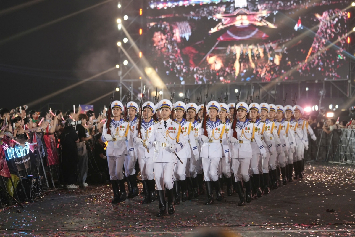 Ông Lê Anh Ngọc, đại diện NSX chia sẻ: “Sao nhập ngũ Concert 2026 có tính thanh niên, sôi nổi, mới mẻ nhiều hơn. Do đó setlist chương trình có nhiều bản hit nhạc trẻ, được dàn dựng bám sát với chủ đề của chương trình".
