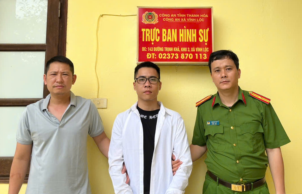 Công an xã Vĩnh Lộc bắt đối tượng truy nã đang lẩn trốn trên địa bàn. Ảnh: Công An Thanh Hóa