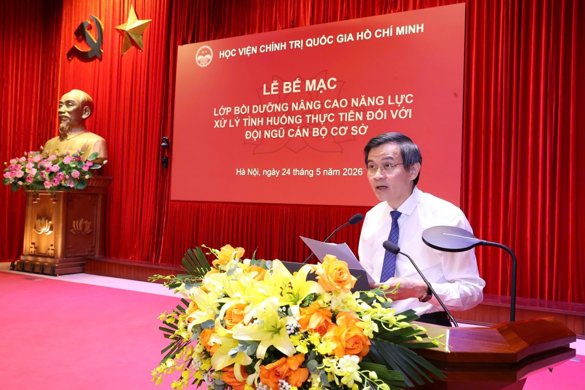PGS.TS Đoàn Minh Huấn đề nghị học viên khi trở về vị trí công tác phải là hạt nhân lan tỏa tinh thần đổi mới.