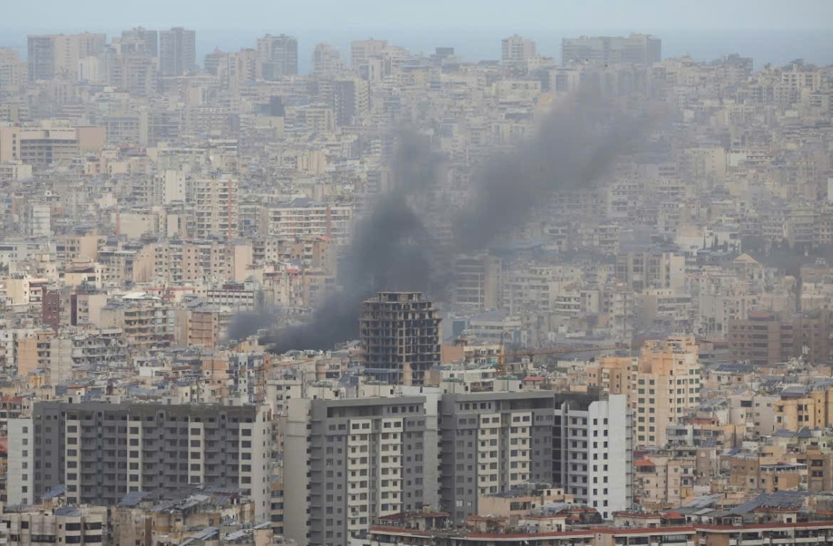 Khói bốc lên từ vùng ngoại ô phía nam Beirut sau một cuộc tấn công của Israel ngày 30/3/2026. Ảnh: Reuters