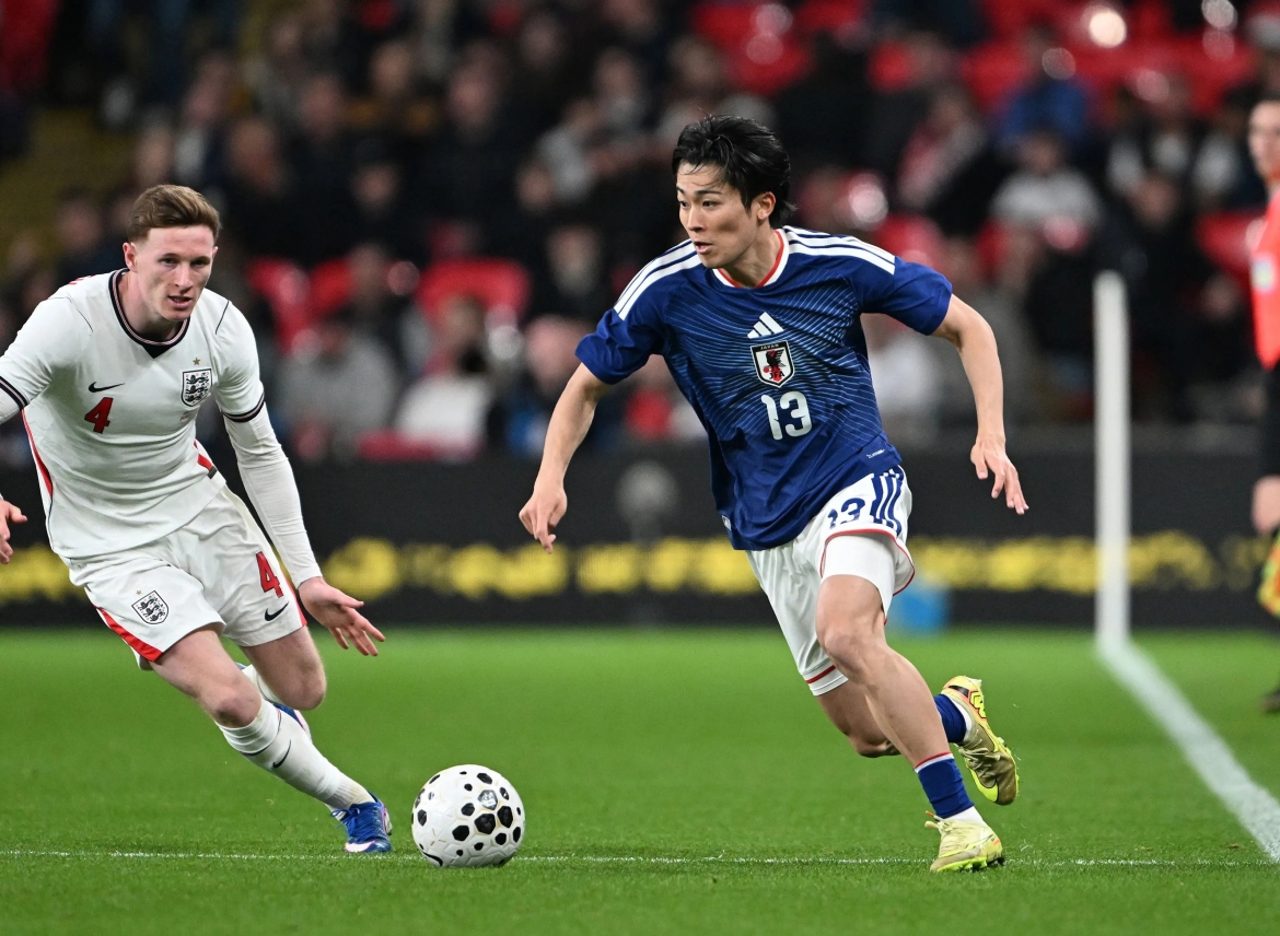 Tiền vệ Keito Nakamura (số 13 - Reims). 