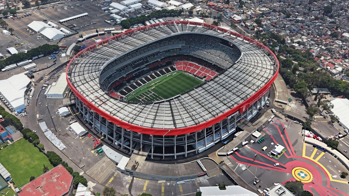 16. Sân vận động Estadio Azteca (Địa điểm: Mexico City, Mexico) – Sức chứa: 83.000 chỗ ngồi. Đây là sân đấu duy nhất trên thế giới từng chứng kiến hai huyền thoại Pelé (1970) và Diego Maradona (1986) lên ngôi vô địch World Cup.