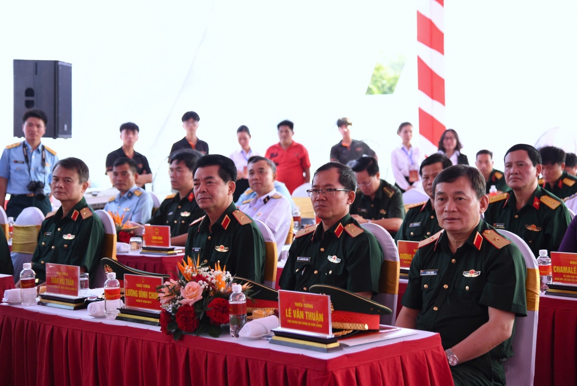 Thượng tướng Nguyễn Quang Ngọc - Ủy viên Trung ương Đảng, Ủy viên Quân ủy Trung ương, Thứ trưởng Bộ Quốc phòng, Trưởng ban Chỉ đạo chính sách nhà ở Bộ Quốc phòng dự Lễ khởi công.