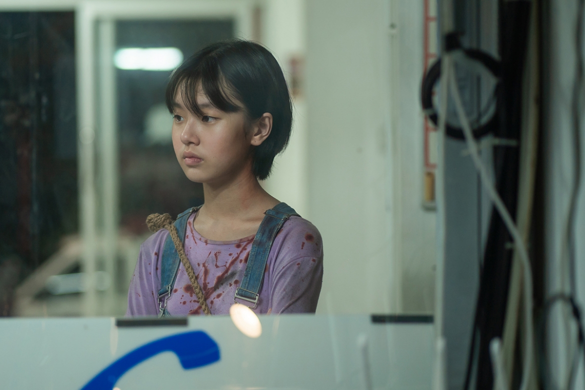 Vai diễn trong Đồng Dao Ma Quái đòi hỏi Neen thể hiện nhiều cung bậc cảm xúc, từ sự hào hứng, tò mò đến hoảng loạn khi nỗi sợ dần hiện hữu.