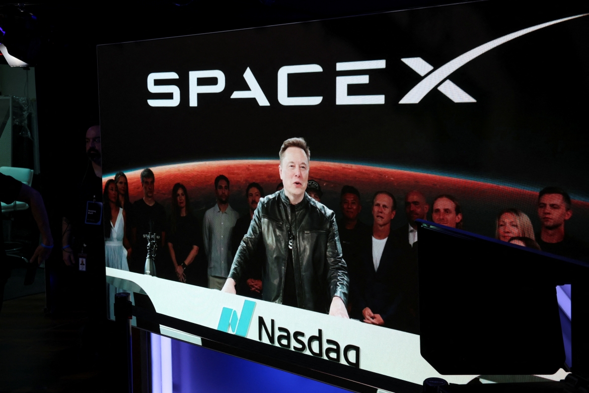 Cổ phiếu SpaceX tăng gần 20% trong phiên giao dịch đầu tiên trên sàn Nasdaq. (Ảnh: Reuters)