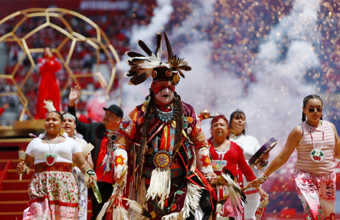 Màn trình diễn tại lễ khai mạc World Cup 2026 ở Canada cũng pha trộn giữa những đường nét truyền thống và hiện đại.