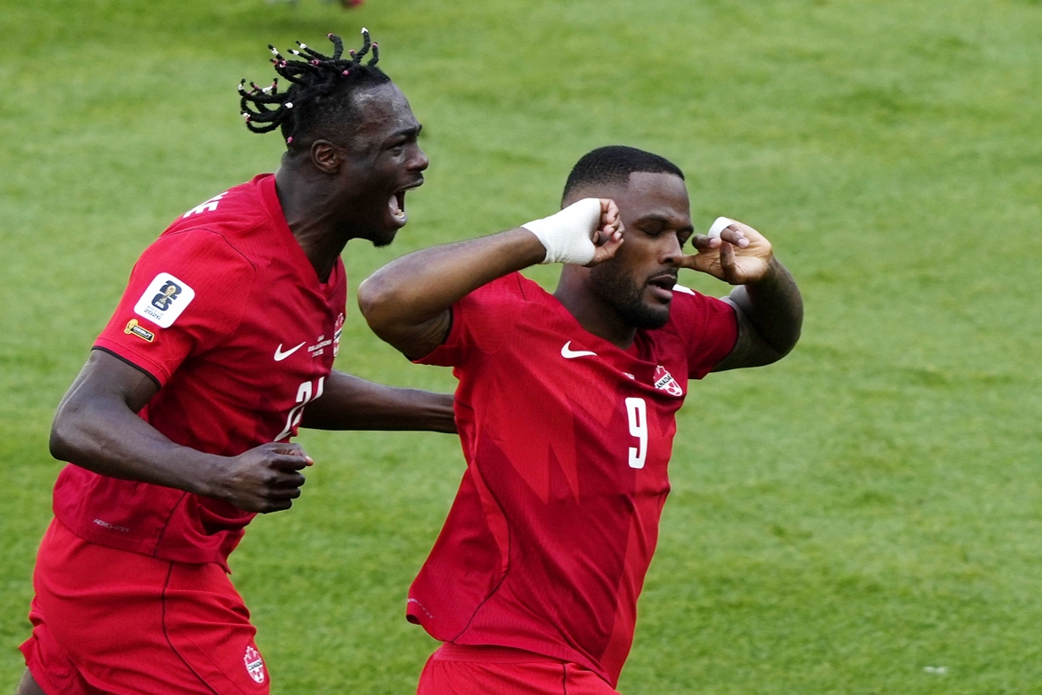 Larin giúp Canada có trận hòa 1-1 trước Bosnia. (Ảnh: Reuters)