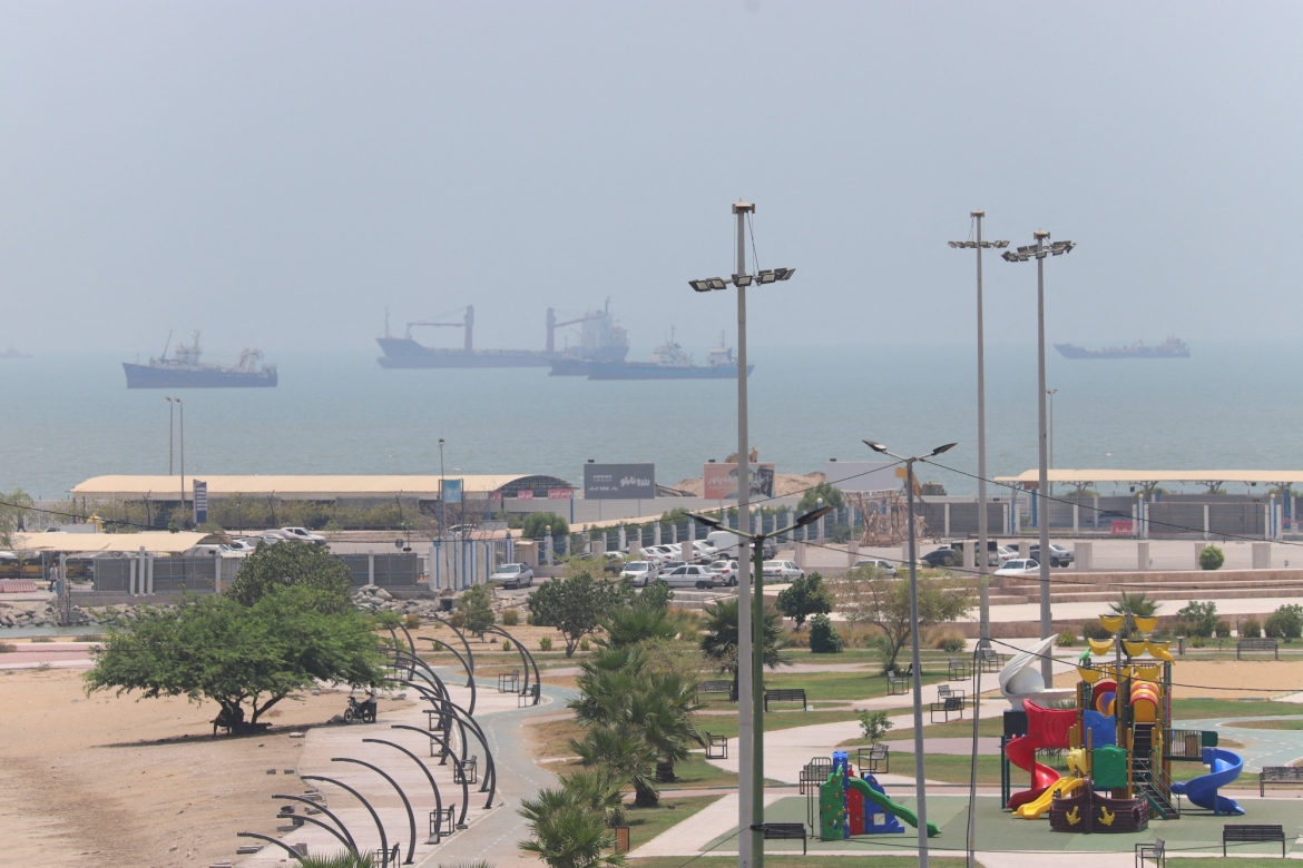 Các tàu thuyền trên eo biển Hormuz, gần khu vực Bandar Abbas của Iran. Nguồn: Reuters