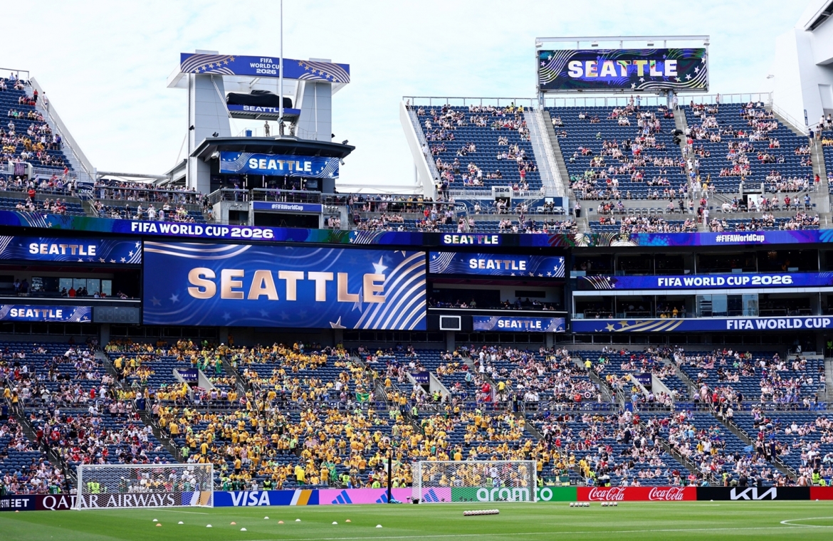 Bầu không khí trên sân vận động tại Seattle trước giờ bóng lăn. (Ảnh: Reuters)