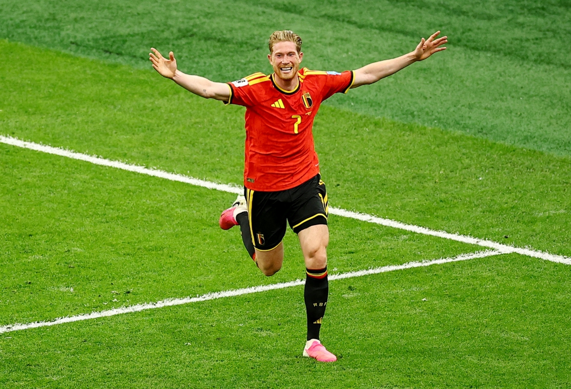 De Bruyne ăn mừng bàn thắng. (Ảnh: Reuters)
