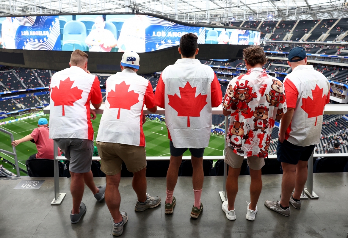 CĐV Canada trên khán đài sân SoFi. (Ảnh: Reuters)