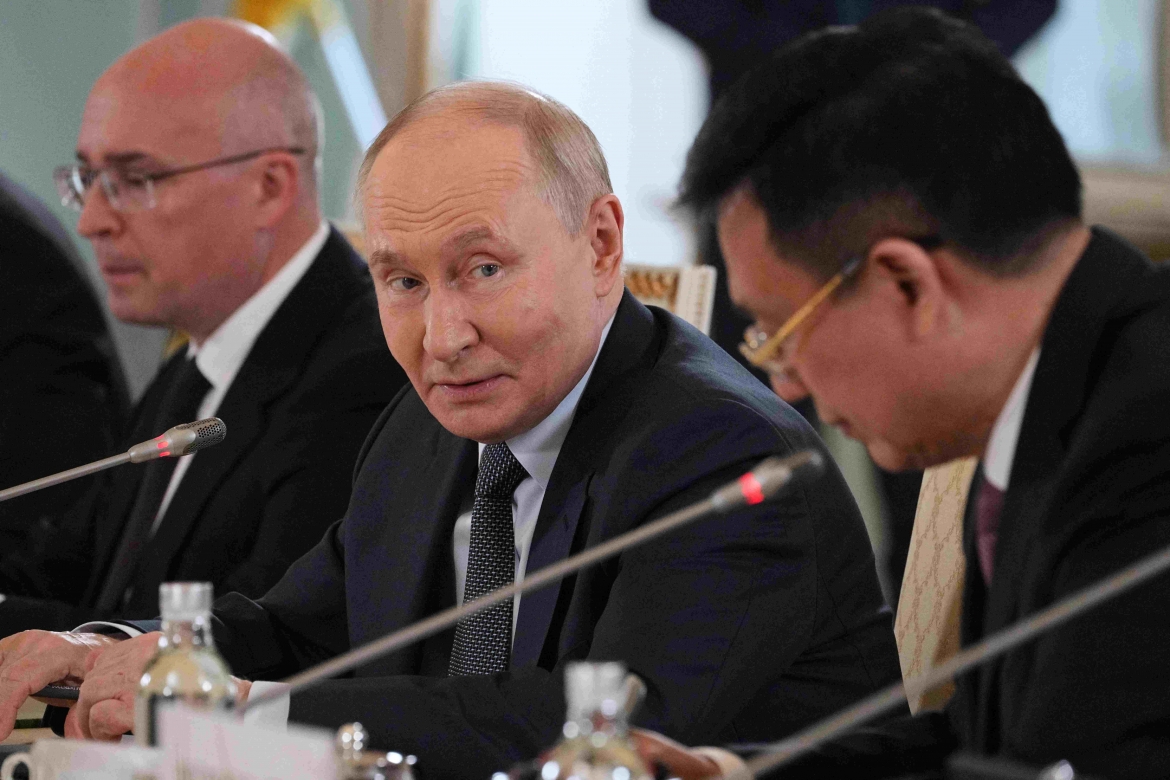 Tổng thống Nga Vladimir Putin tại cuộc gặp lãnh đạo các cơ quan báo chí quốc tế ngày 4/6 (Ảnh: Reuters)