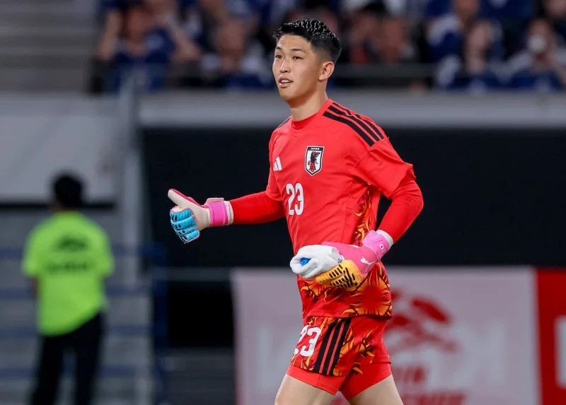 Thủ môn Tomoki Hayakawa (số 23 - Kashima Antlers).