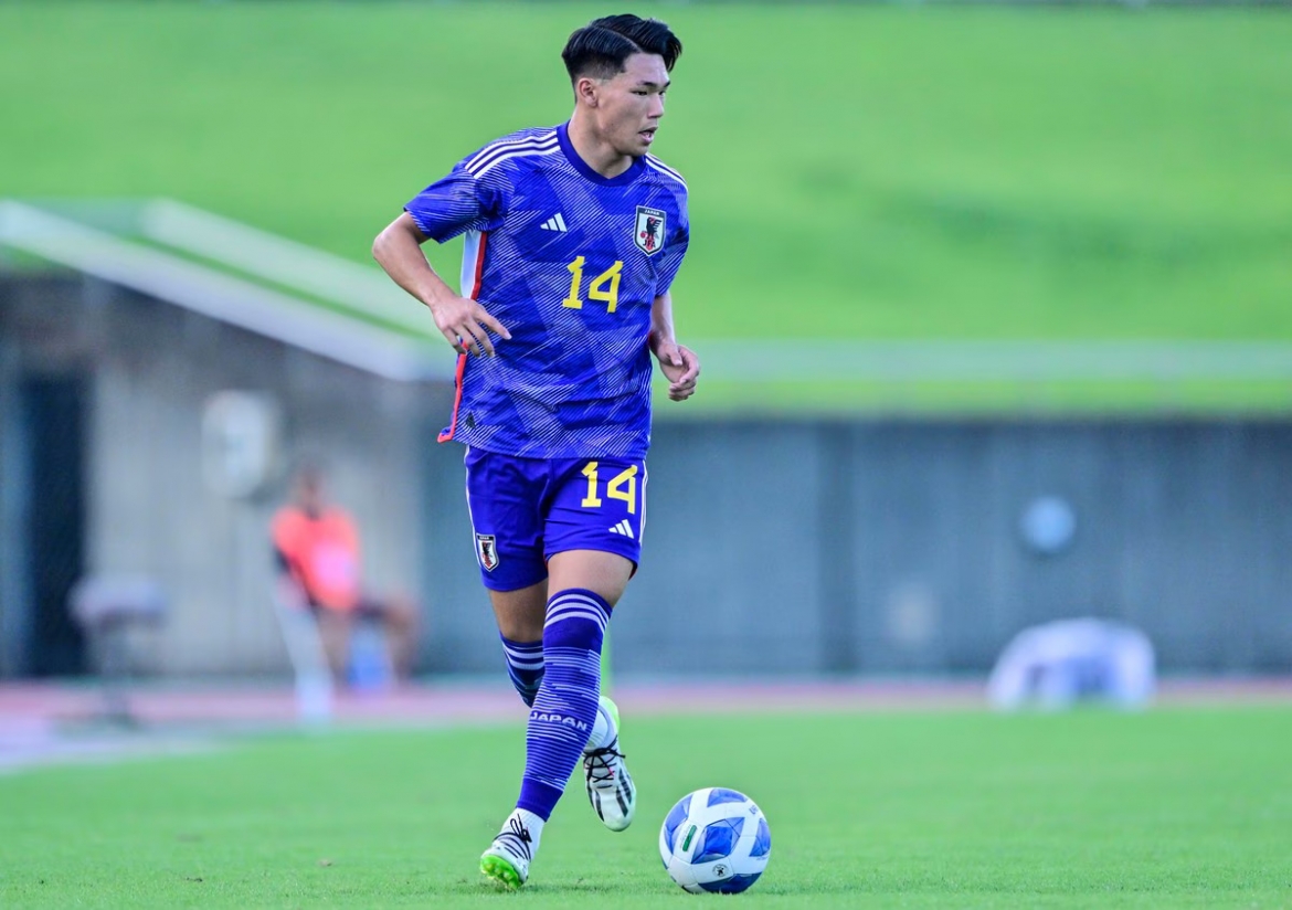 Tiền đạo Kento Shiogai (số 26, Wolfsburg) 