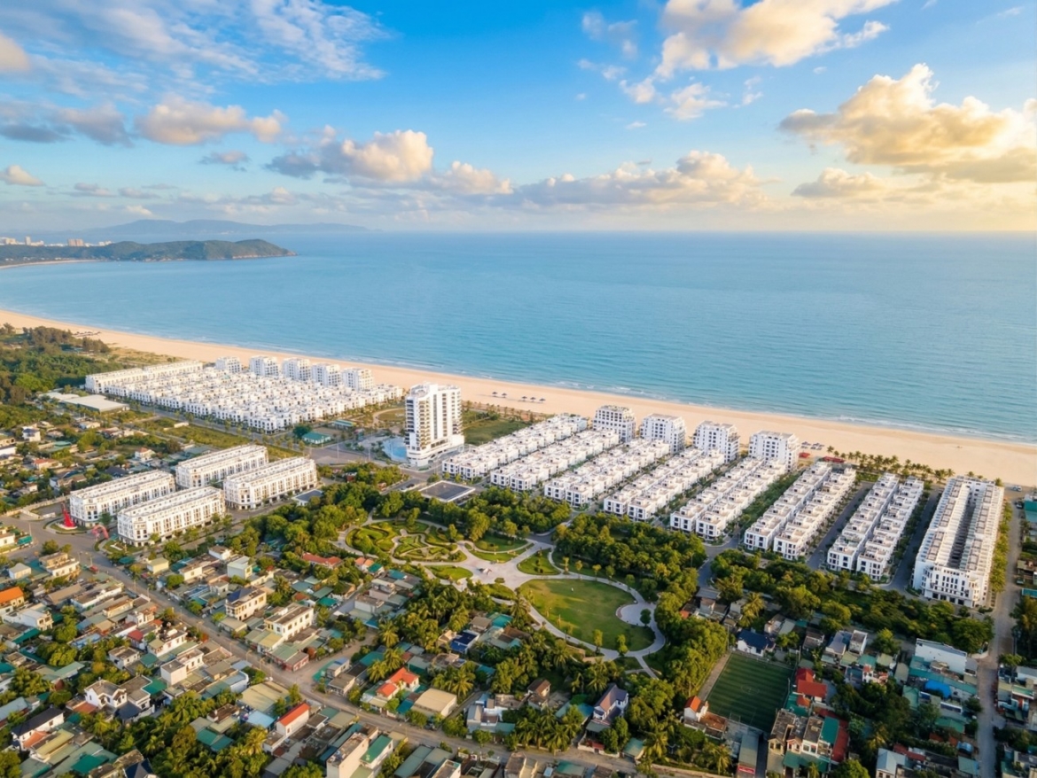 Mỗi dự án được Văn Phú chú trọng từ quy hoạch, thiết kế dựa trên nghiên cứu về môi trường và tập quán sinh sống của từng địa phương (Ảnh: Tổ hợp nghỉ dưỡng mặt tiền biển quốc tế Vlasta – Sầm Sơn)