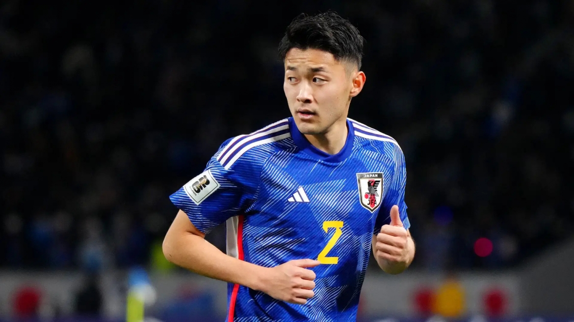 Hậu vệ Yukinari Sugawara (số 2 - Werder Bremen).