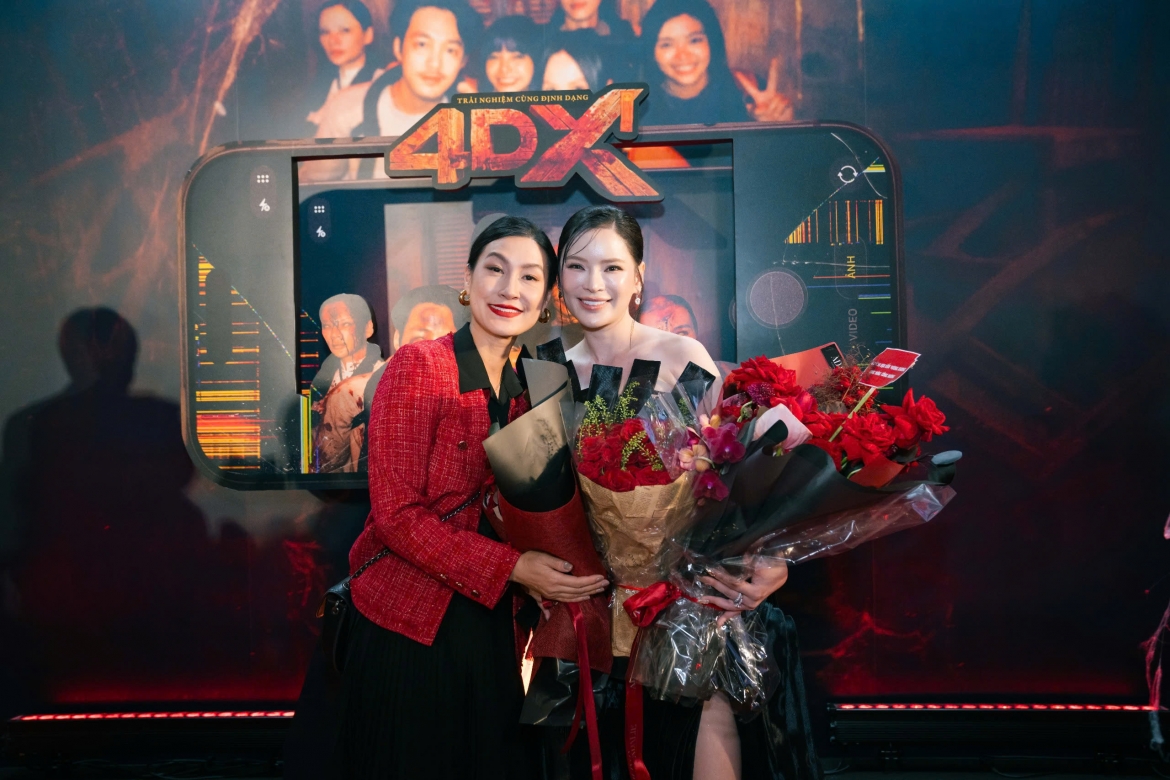 Kathy Uyên (trái)