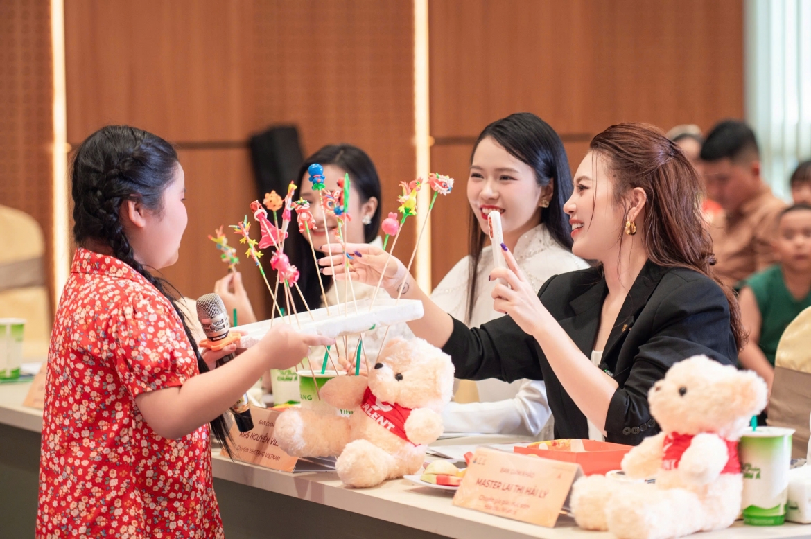 Những phần trình diễn giàu năng lượng nhận được sự cổ vũ từ phụ huynh và khán giả