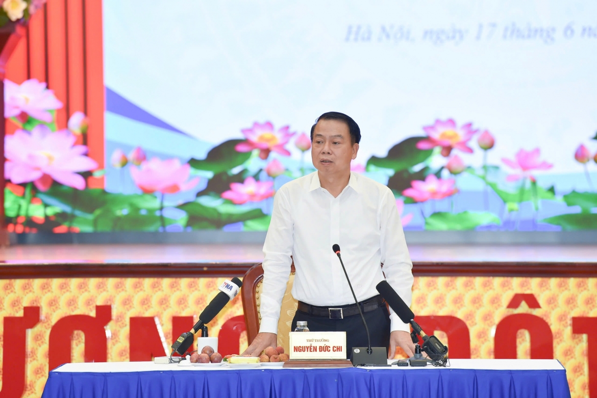 Thứ trưởng Bộ Tài chính Nguyễn Đức Chi phát biểu tại họp báo