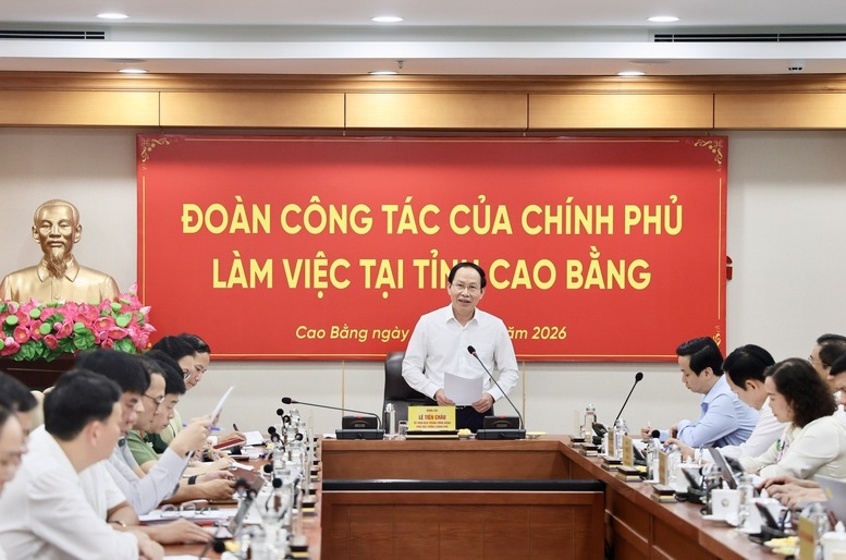 Phó Thủ tướng Lê Tiến Châu đánh giá cao sự cố gắng và kết quả bước đầu của Tỉnh ủy, UBND tỉnh Cao Bằng, các bộ, sở, ngành trong triển khai nhiệm vụ phát triển giáo dục và đào tạo - Ảnh: VGP/Thu Sa