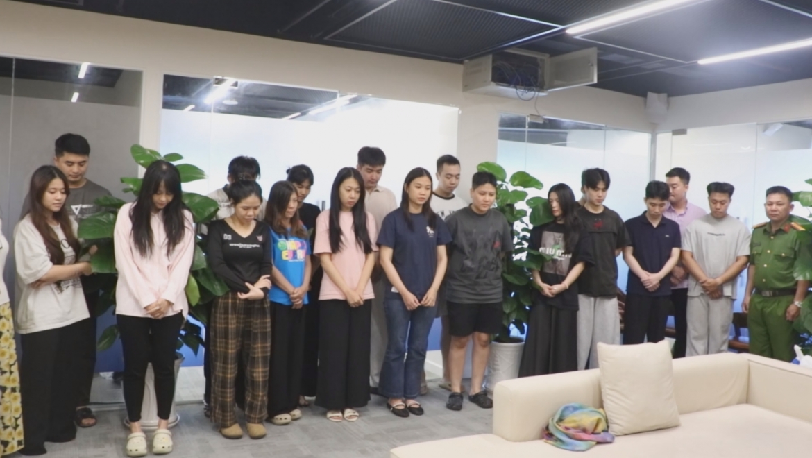 Nhiều người tham gia đường dây lừa đảo còn rất trẻ, khiến cơ quan chức năng trăn trở, đau lòng khi phải ra quyết định khởi tố, bắt tạm giam. (Ảnh: CACC)