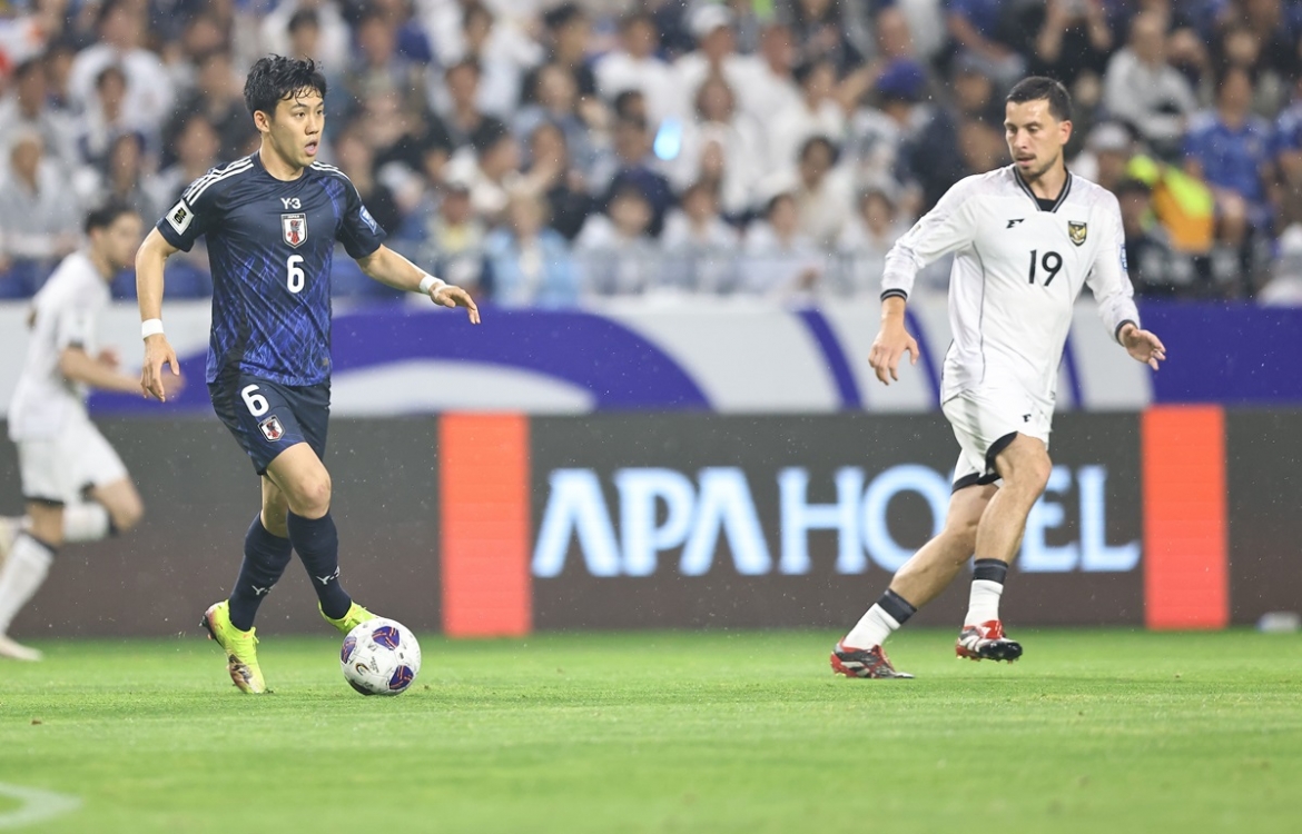 Tiền vệ Wataru Endo (số 6 - Liverpool). 