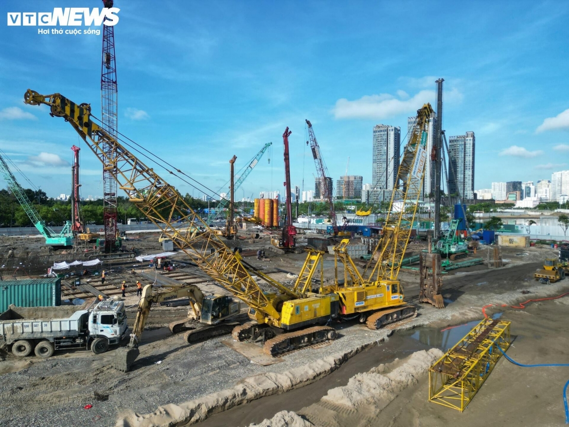 Trung tâm hành chính được thiết kế với tổng diện tích sàn khoảng 272.000 m², đáp ứng nhu cầu làm việc của khoảng 8.000 cán bộ, công chức, viên chức và người lao động. Hệ thống trung tâm hành chính công dự kiến phục vụ từ 1.500 - 2.000 lượt người dân, doanh nghiệp mỗi ngày.