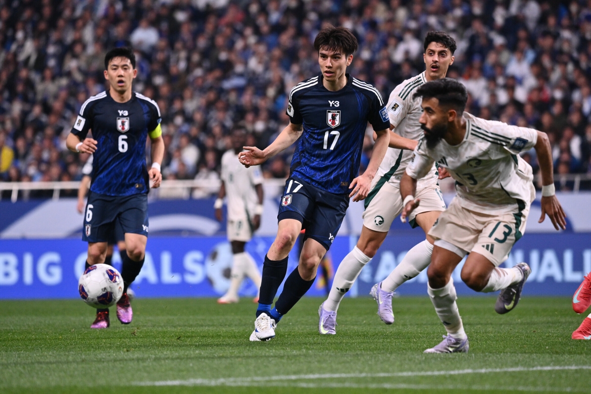 Tiền vệ Ao Tanaka (số 7 - Leeds). 