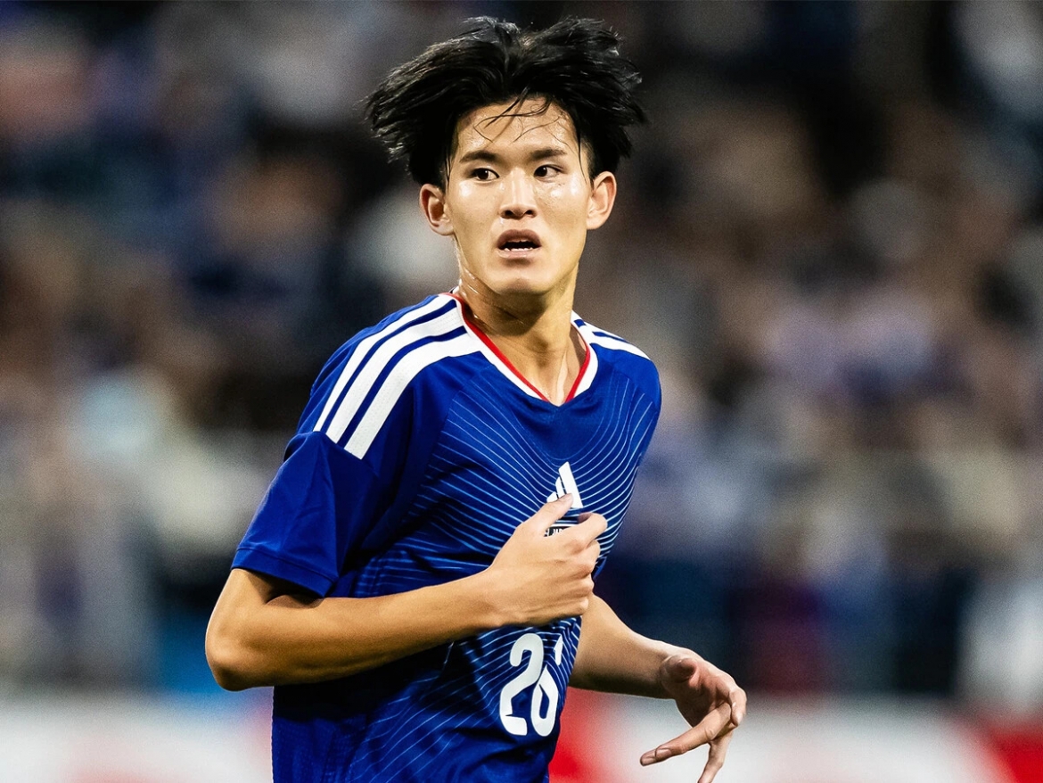 Tiền đạo Keisuke Gotō (số 9 - Sint Truiden). 