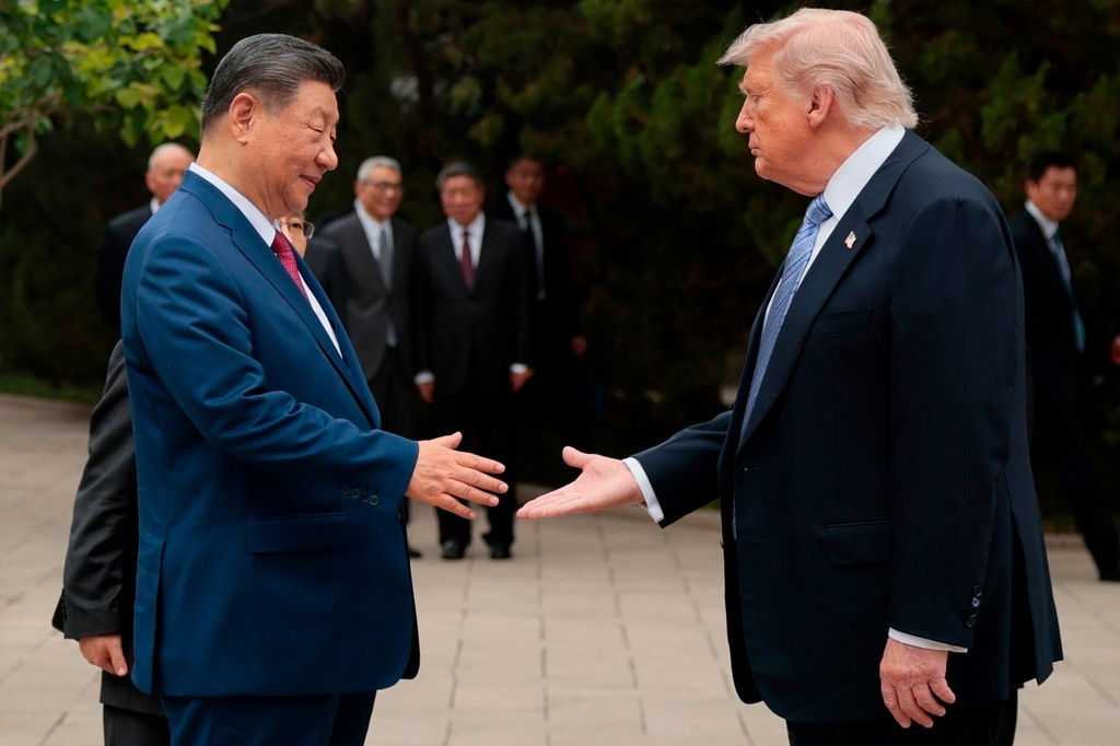 Chủ tịch Trung Quốc Tập Cận Bình và Tổng thống Mỹ Donald Trump trong cuộc gặp thượng đỉnh tại Bắc Kinh. Ảnh: AP