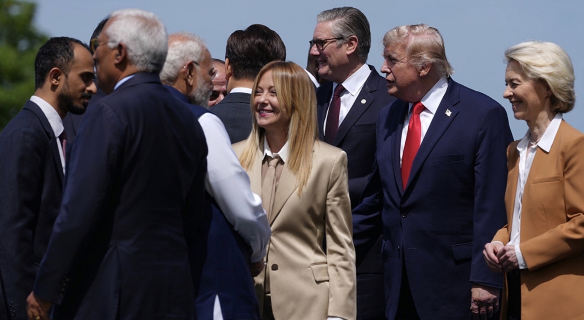 Tổng thống Mỹ Donald Trump và Thủ tướng Italy Giorgia Meloni (ở giữa). Ảnh: AP