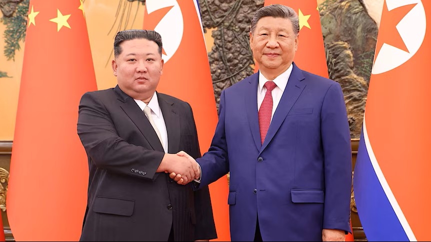Chủ tịch Trung Quốc Tập Cận Bình và nhà lãnh đạo Triều Tiên Kim Jong Un (Ảnh: Reuters)