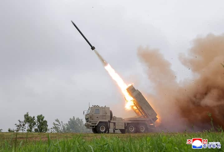 Một vụ thử pháo phản lực phóng loạt của Triều Tiên. Ảnh: KCNA