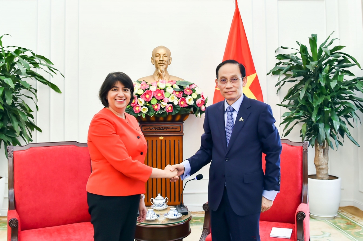 Bộ trưởng Ngoại giao Lê Hoài Trung tiếp Quốc vụ khanh Seema Malhotra. Ảnh: Báo TG&amp;VN.