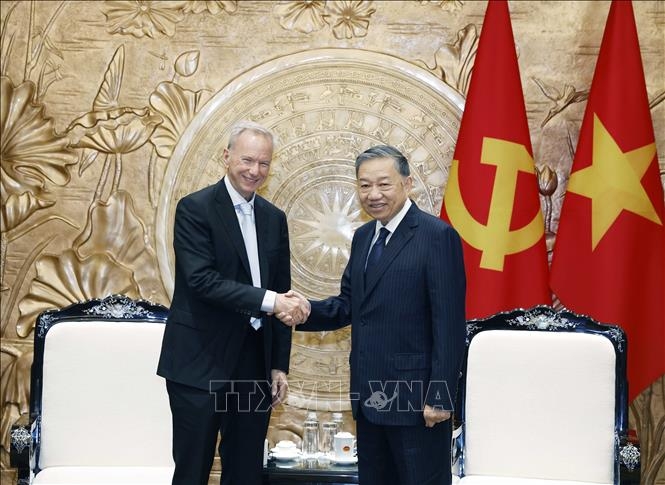 Tổng Bí thư, Chủ tịch nước Tô Lâm tiếp ông Eric Schmidt, nguyên Chủ tịch Tập đoàn Google, dẫn đầu Đoàn chuyên gia trí tuệ nhân tạo thăm và làm việc tại Việt Nam. Ảnh: Thống Nhất/TTXVN