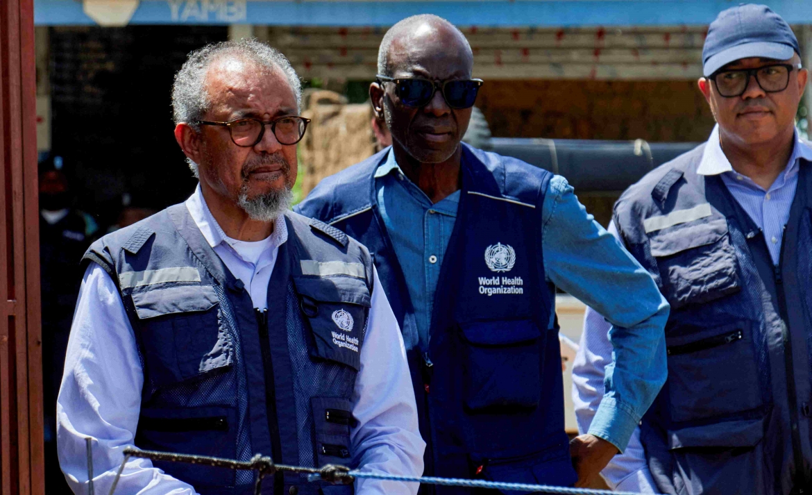 Tổng Giám đốc WHO Tedros Adhanom Ghebreyesus thị sát một trung tâm ứng phó với dịch Ebola, tại tỉnh Ituri, Cộng hòa Dân chủ Congo (Ảnh: Reuters)