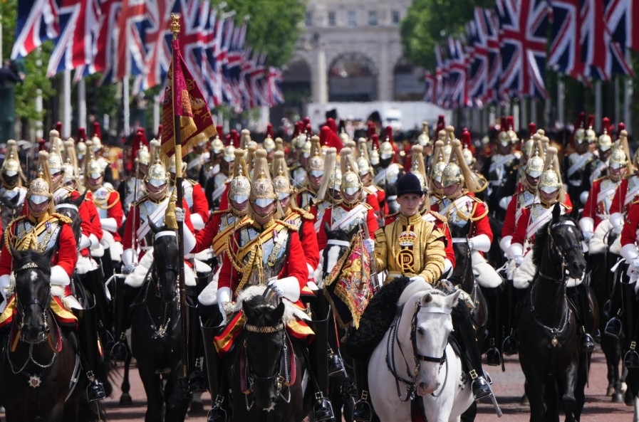 Các thành viên của Đội Kỵ binh Hoàng gia Anh tại London ngày 13/6.