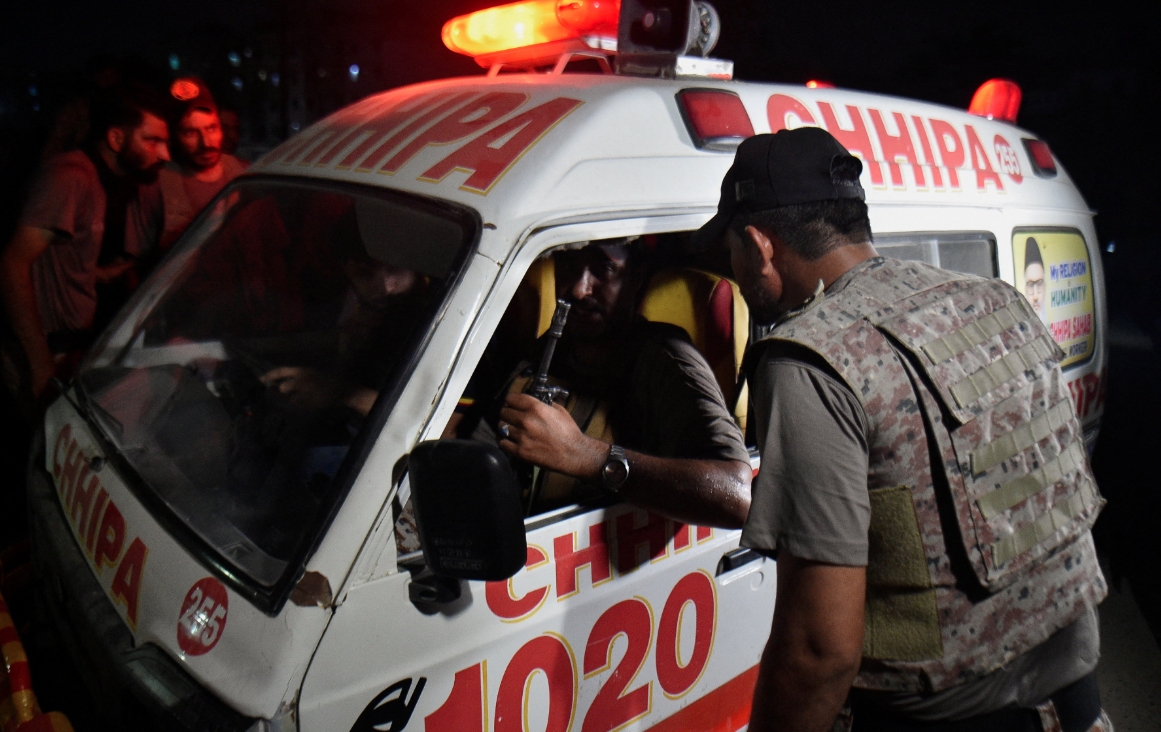 Vụ tấn công tại Karachi, Pakistan ngày 27/6. Ảnh: Reuters