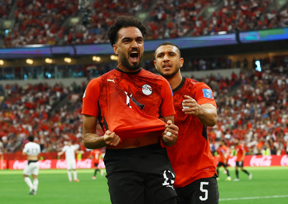 Zico gỡ hòa 1-1 cho Ai Cập ở phút 58. (Ảnh: Reuters)