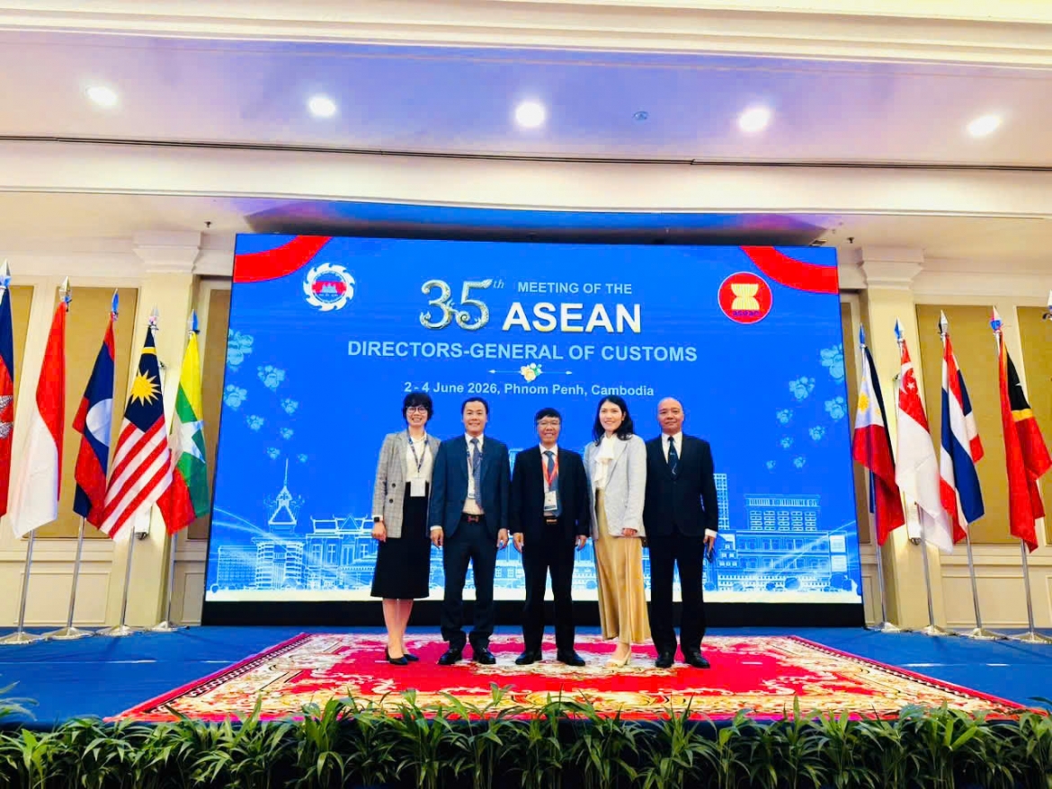 Đoàn Việt Nam tham dự Hội nghị.